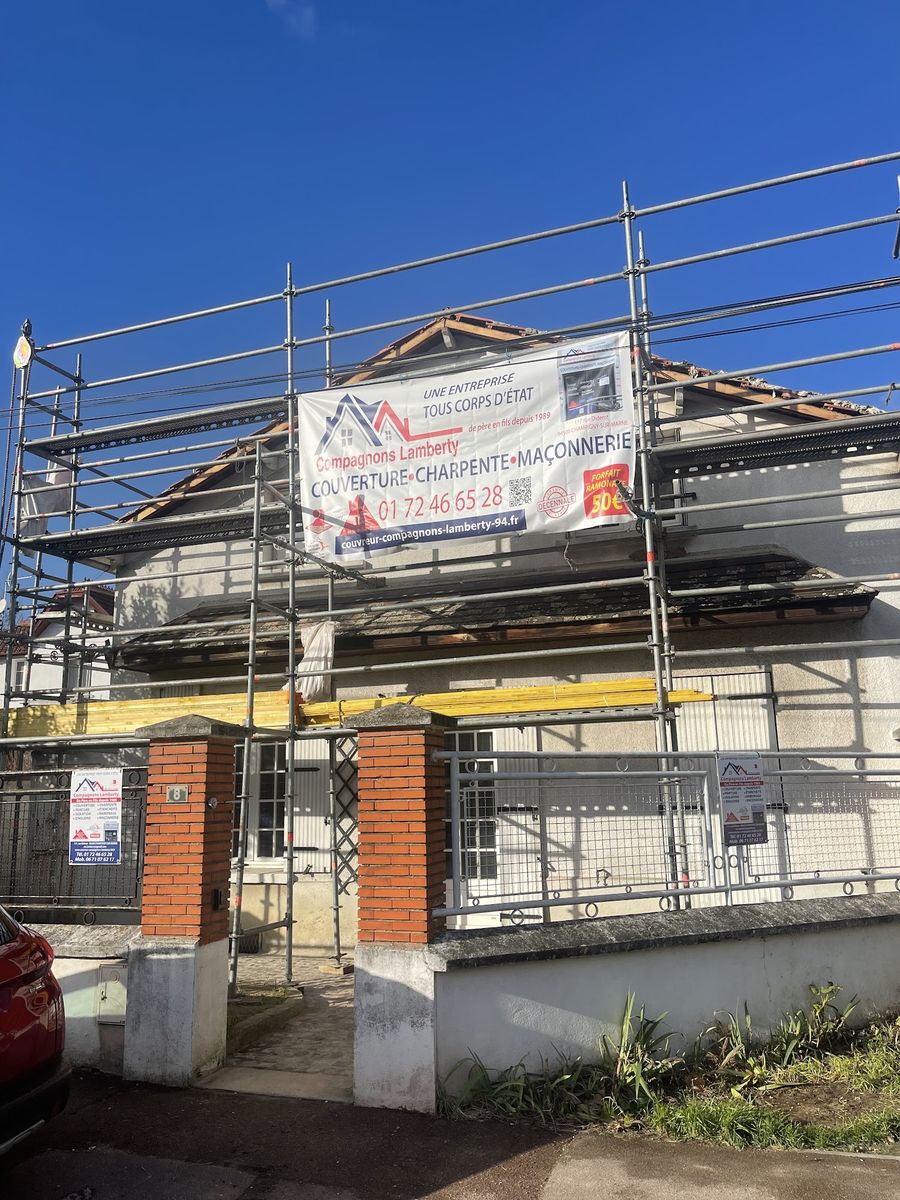 Réfection de toiture sous échafaudage à Champigny-sur-Marne
